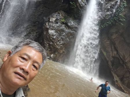 Our guide with guests swimming below the falls - lifeonwheel.com